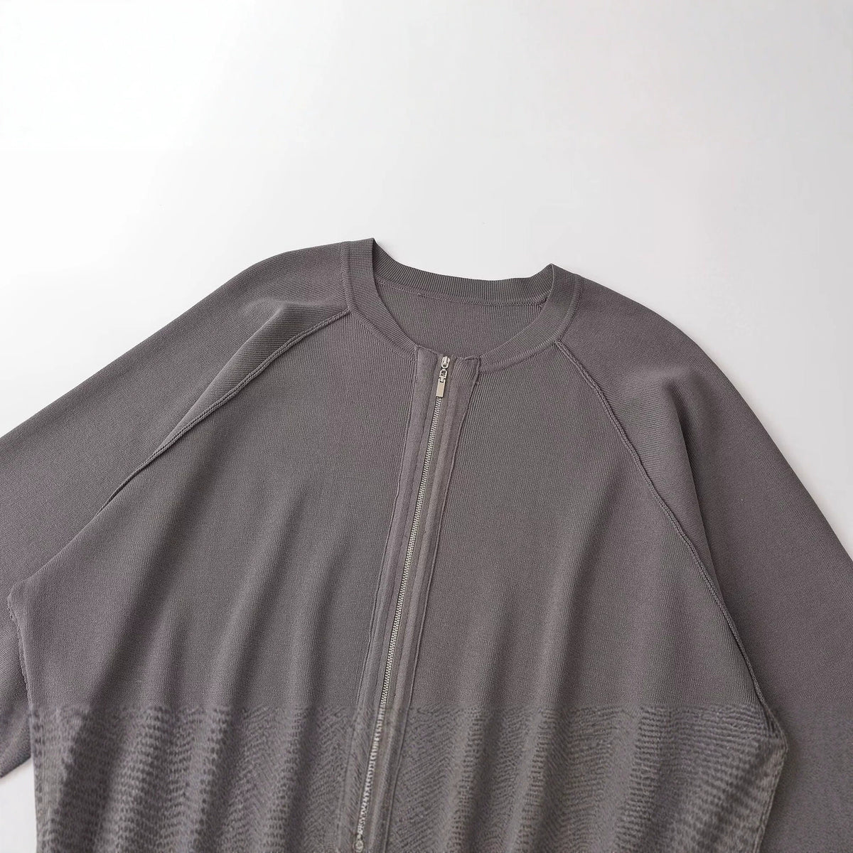 Zipper round neck long sleeved knitted sweater jacket